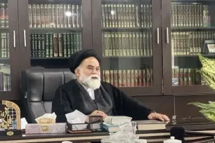 مردم با شرکت در انتخابات آینده و کشور خودشان را می‌سازند