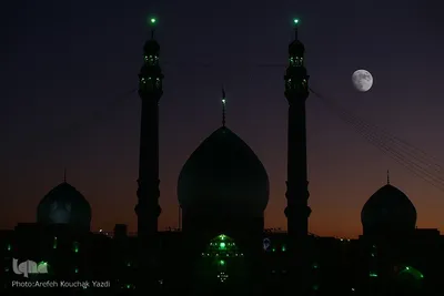 آیین تعویض پرچم گنبد آستان مسجد مقدس جمکران در آستانه ایام فاطمیه