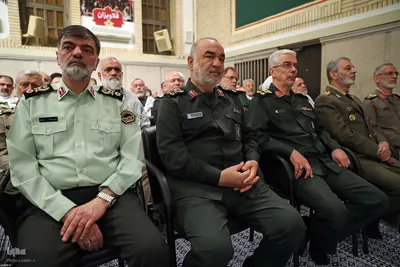 دیدار پیشکسوتان و فعالان دفاع مقدس و مقاومت با رهبر انقلاب