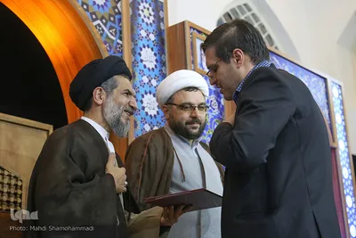 تقدیر از برگزیدگان در مراسم اختتامیه سی و نهمین مسابقات قرآن کریم سازمان اوقاف و امور خیریه