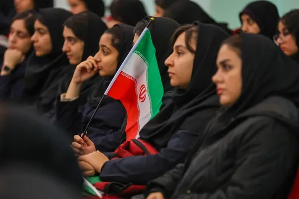 گشایش نمایشگاه «مدرسه انقلاب» در تبریز