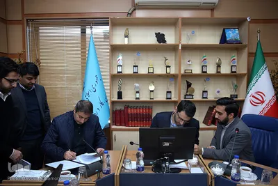 امضای تفاهم‌نامه راه‌اندازی اندیشکده تعاون توسط محمدجعفر کبیری، معاون امور تعاون وزارت تعاون، کار و رفاه اجتماعی و سیدمحمدجواد شوشتری، رئیس سازمان قرآنی دانشگاهیان کشور