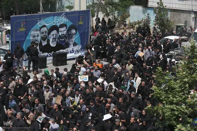 Große Anteilnahme und langer Trauerzug für Märtyrer Ayatollah Raisi und seine Gefährte