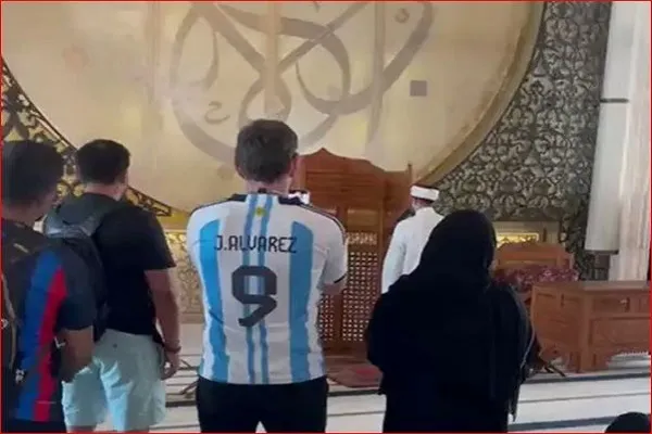 استقبال هواداران جام جهانی قطر از پخش اذان + فیلم