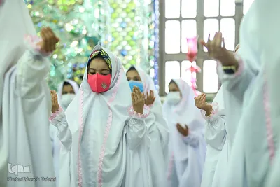 مراسم جشن تکلیف 42 دختر در امامزاده پنج تن لویزان