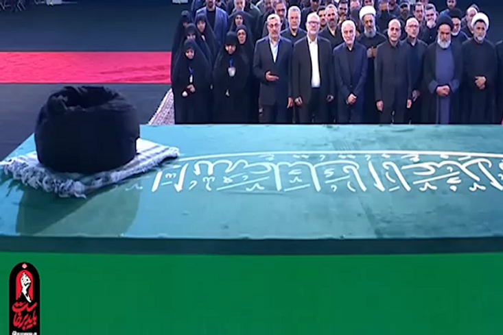 La familia del mártir Nasrallah rinde homenaje al cuerpo del líder mártir (+Vídeo)