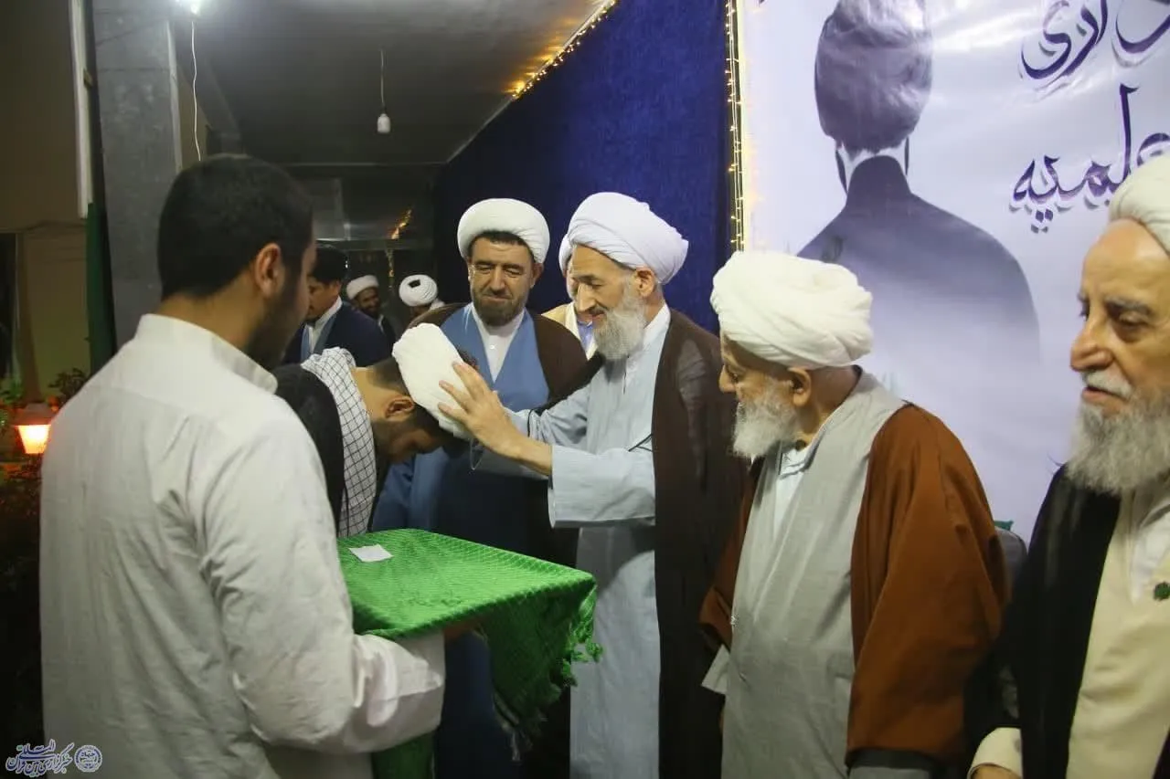 آیین عمامه‌گذاری طلاب مدرسه محمدیه قائم‌شهر