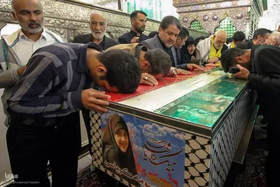 مراسم وداع با پیکر شهید معصومه کرباسی در حرم شاهچراغ