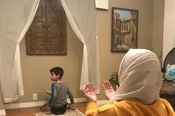Müsəlman ailə Ramazan üçün öz evini kiçik “məscidə” çevirdi