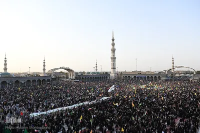 اجتماع خانوادگی همخوانی سرود «سلام فرمانده» در مسجد مقدس جمکران 