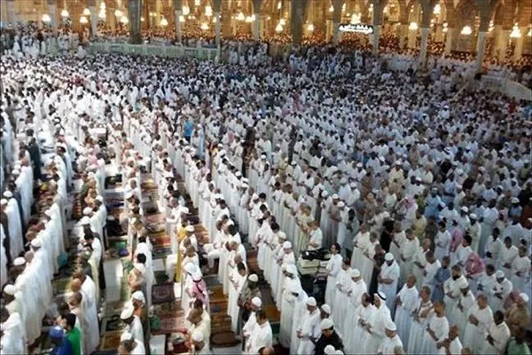 السعودية تسمح للمعتمرين بزيارة أي مدينة في المملكة
