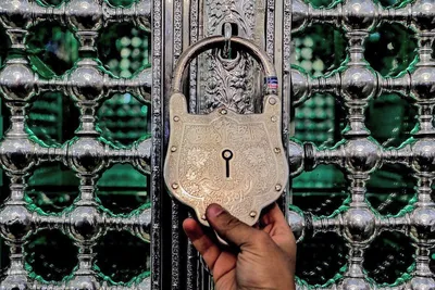 شاهچراغ قلب تپنده شیراز