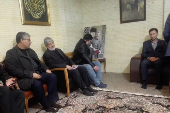 حضور علی‌ مطهری‌ در منزل شهید سپهبد سلیمانی