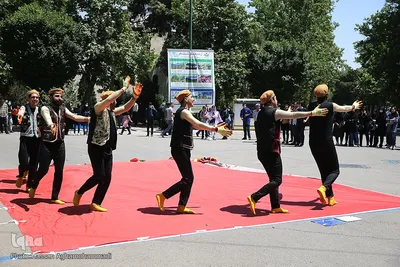 نمایش خیابانی «این کجا و آن کجا» 