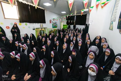 آیین استقبال از پیکر شهید گمنام در دبستان کمائی اصفهان