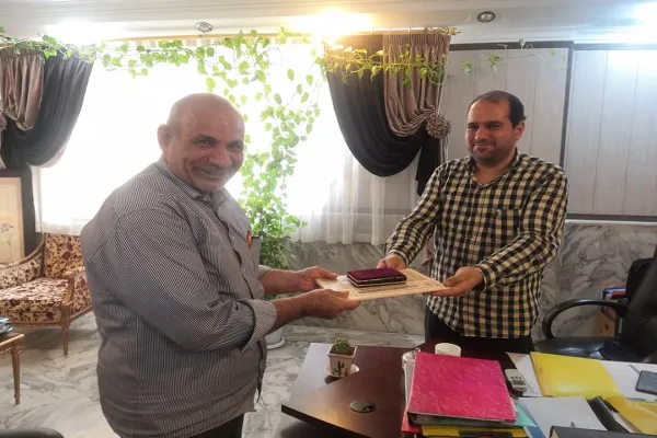 تکریم پدر شهید «مهرداد صادقی‌علویجه» در مؤسسه مهد قرآن