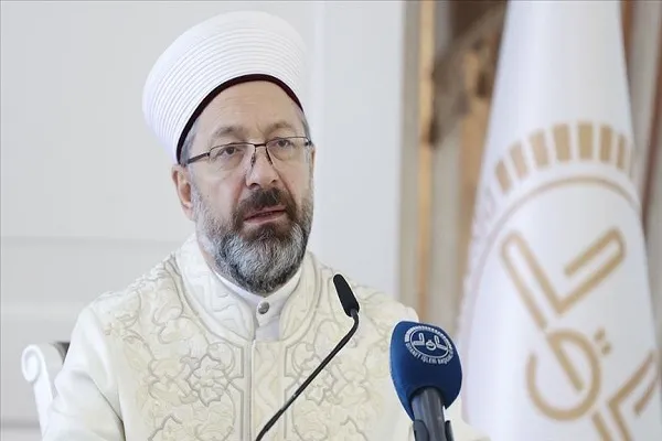 تركيا...رئيس الشؤون الدينية يدين الاعتداء على مسجد بالدنمارك
