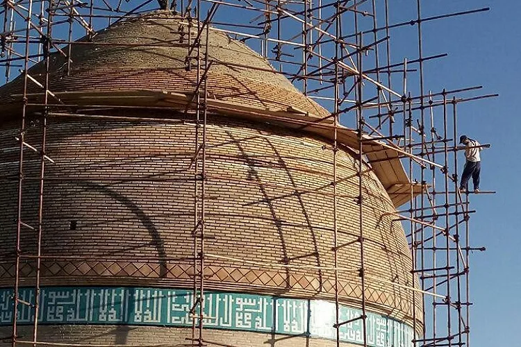 پیشرفت ۶۵ درصدی مرمت گنبد امامزاده سهل‌بن‌علی(ع) آستانه