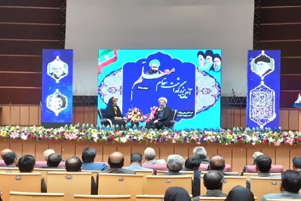 آیین تجلیل از معلمان نمونه کرمان برگزار شد