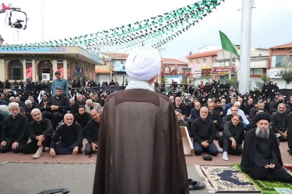 نماز ظهر عاشورا در امامزاده یحیی(ع) ساری