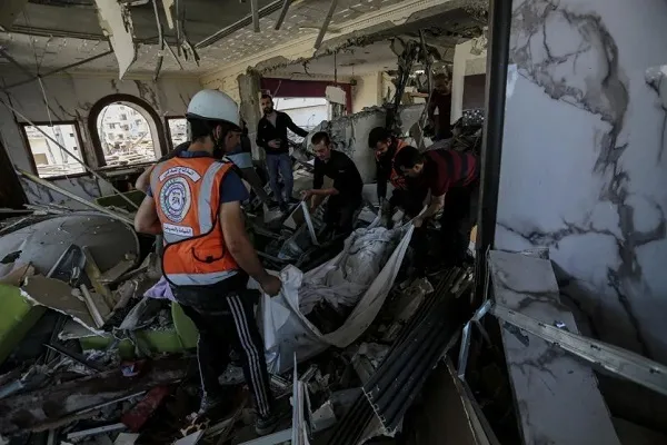 Gaza: Redadas israelíes nocturnas matan a 46 personas a pesar de la liberación de dos cautivos por parte de Hamás