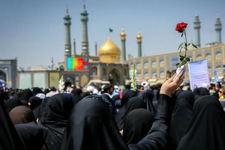 پيامبری كه بر دستان دخترش بوسه زد