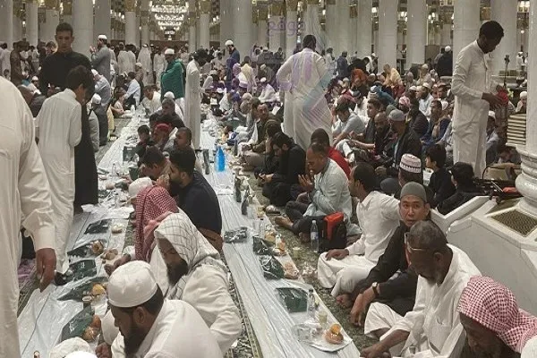 مسجد النبی(ص)؛ میزبان زائران روزه‌دار + عکس