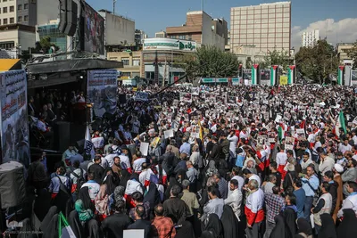 تجمع امدادگران و کادر درمان در میدان فلسطین