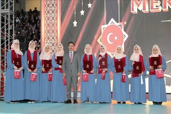 Kayseri'de hafızlık eğitimini tamamlayan 304 öğrenci için icazet töreni yapıldı