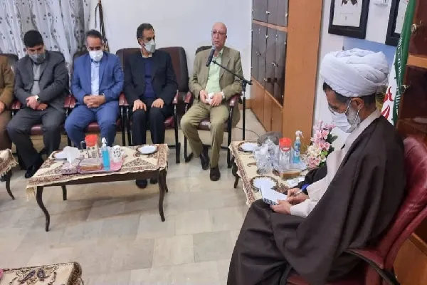 دوری جامعه از دانشگاه خسارت‌بار است