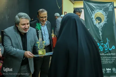 افتتاح نمایشگاه ماه تمام