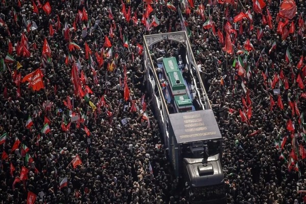 رویترز: ایران مراسم تشییع رهبر خود را تبدیل به یک «مانور اقتدار مردمی» کرد