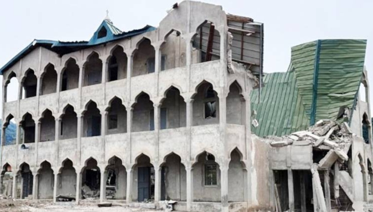 France : l'effondrement de la mosquée Salam en reconstruction à Man
