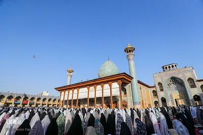 Fitr-Festgebet im Heiligen Schrein von Schah Tscheragh verrichtet