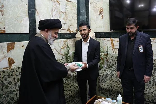 تجلیل از نفر نخست مسابقات قرآن دانشگاه‌های عراق + عکس