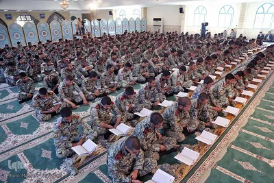 محفل انس با قرآن کاروان قرآنی انقلاب در جمع کارکنان منطقه دوم نیروی دریایی ارتش