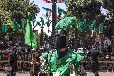 آیین نمادین حرکت کاروان حسینی و شبیه‌خوانی عاشورای حسینی در اهر