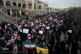 راهپیمایی نمازگزاران تهرانی در محکومیت اهانت نشریه فرانسوی به ساحت شریف مرجعیت