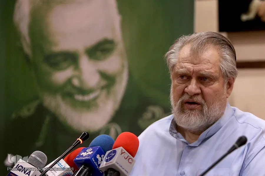«نادر طالب‌زاده» کنار «سیدمرتضی آوینی» آرام می‌گیرد