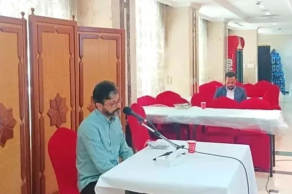 محفل قرآنی زائران حج تمتع در مدینه برگزار شد + عکس