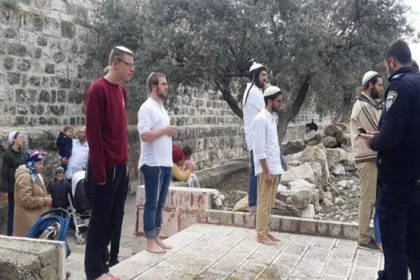 مستوطنون صهاينة يقتحمون مقامات إسلامية شمال سلفيت بالضفة