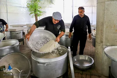 پخت ۷۲ دیگ غذای نذری به‌مناسبت ایام محرم در تبریز‎