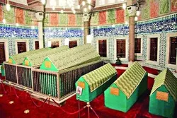 সুলতান সুলাইমানের সমাধি পাশে