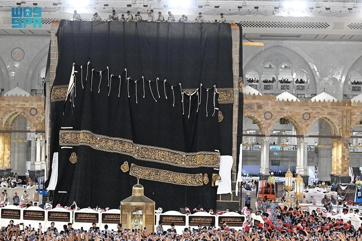 Kaaba Tukufu: Kiswa Imebadilishwa Katika Mila ya Mwaka + Picha