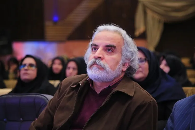 قلم نشانه الهی است / لزوم حضور نویسندگان در فضای مجازی