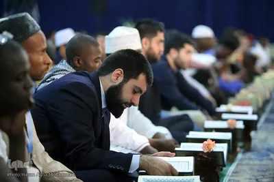 بازدید شرکت کنندگان مسابقات قرآن از حرم امام خمینی(ره)