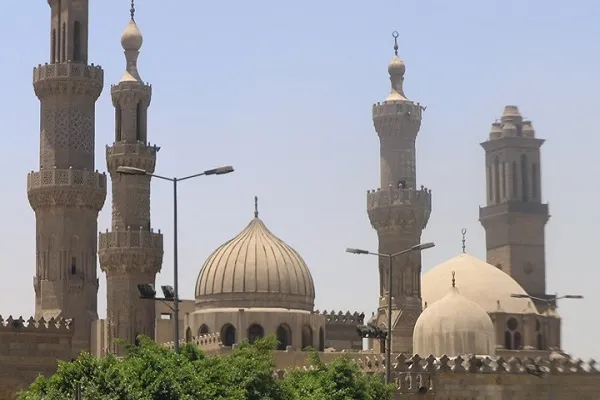 حظر أي أنشطة أو تجمعات في مساجد مصر لغير الصلاة