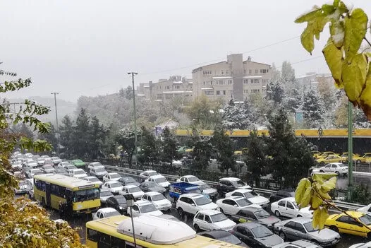 هر شهروند تهرانی در سال ۳۰۰ساعت خود را در ترافیک از دست می‌دهد