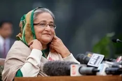 বাংলাদেশে বাস করে বাংলাই ভুলতে বসেছে, তাদের জন্য শুধু করুণা : প্রধানমন্ত্রী