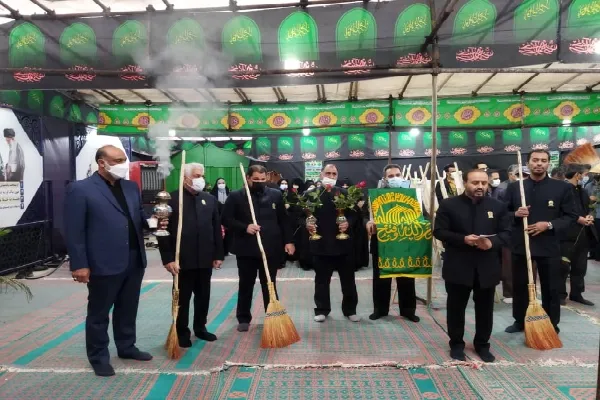 عکس | عطر افشانی و غبارروبی بیت‌الزهرا(س) کرمان